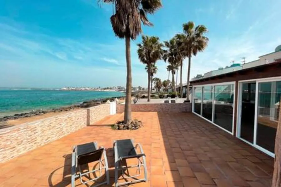 Corralejo Beach Villa San Antonio- Private Heated Pool, Breathtaking Sea View, Bbq, Fast Wifi By Amazzzing Travel